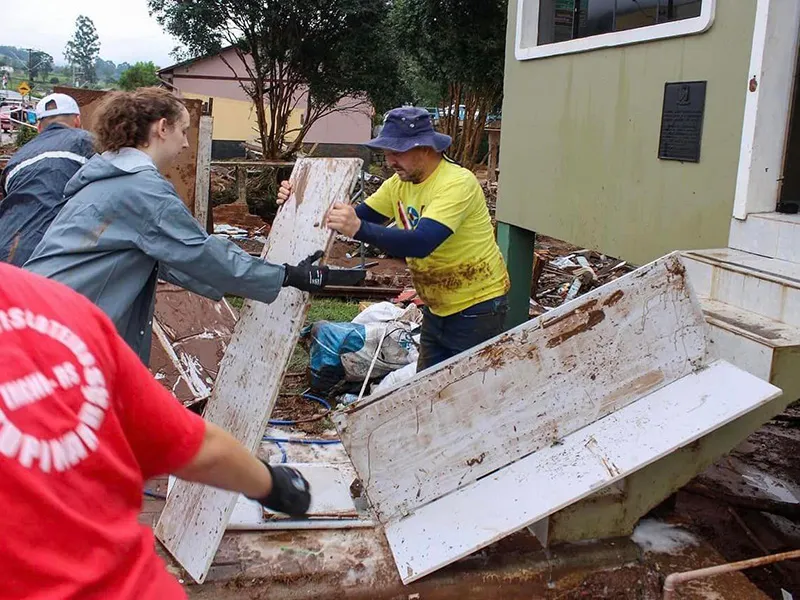 Brazil Scouts support communities devastated by flooding