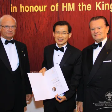 Dr Roy CHO (HK) presented to His Majesty as a new BP Fellow