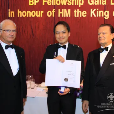 Dr Peter LAU (HK) presented to His Majesty as a new BP Fellow