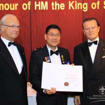 Dr David YIP (HK) presented to His Majesty as a new BP Fellow