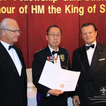 Mr John HUI (HK) presented to His Majesty as Benefactor Circle Member