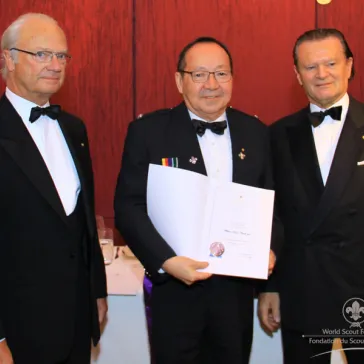 Mr William KWAN (HK) presented to His Majesty as Benefactor Circle Member