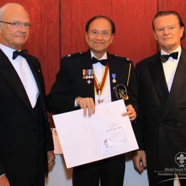 Mr Joseph KWONG (HK) presented to His Majesty as Benefactor Circle Member