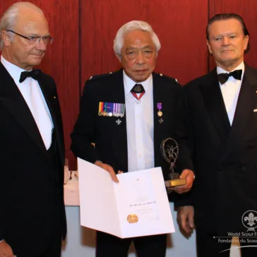 Mr Steve LAU (HK) presented to His Majesty as Benefactor Circle Member
