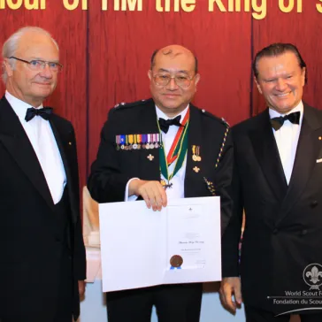Mr Alexander WONG (HK) presented to His Majesty as Benefactor Circle Membe