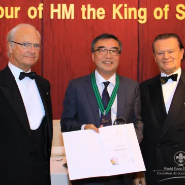 Mr Alexander YIU (HK) presented to His Majesty as Benefactor Circle Member