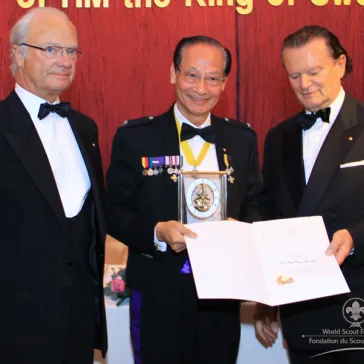 Mr Jones WONG (HK) presented to His Majesty as International Circle Member