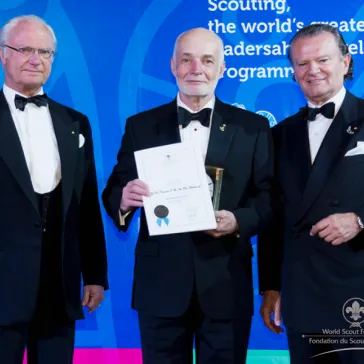 LCol C Armstrong (US) presented to His Majesty as International Circle member