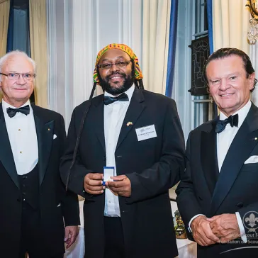 Dr Wayne Davis (ET) presented to His Majesty as a new BP Fellow