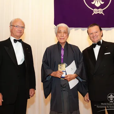 The Daisoushou Genshitsu Sen (JP) presented to His Majesty as a new BP Fellow