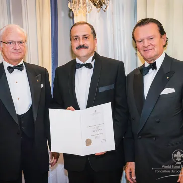 Mr Maher Zaki Sayess (LB) presented to His Majesty as a new BP Fellow