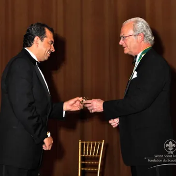 Hector Robledo Cervantes (MX) presented to The King as new member of the Benefactor Circle.