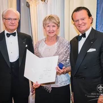 Mrs Morella Waitzman (US) presented to His Majesty as a new BP Fellow
