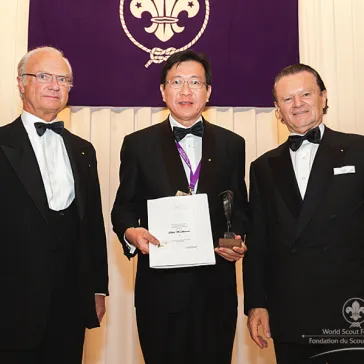 Mr Schle Woodthanan (TH) presented to His Majesty as Benefactor Circle Member