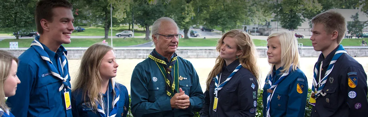 HM The King of Sweden and Scouts